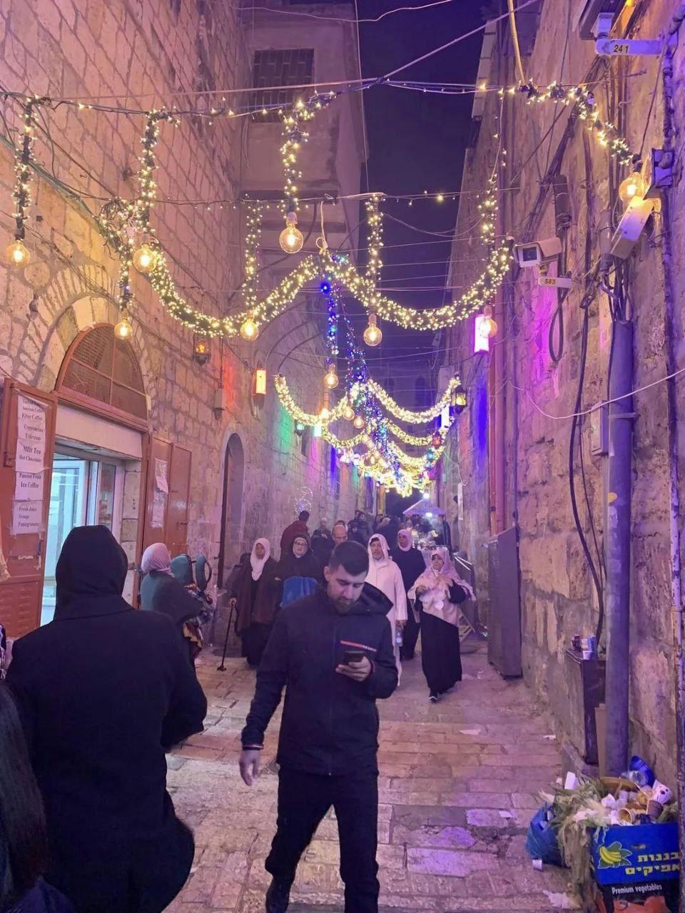 القدس تتزيّن لاستقبال شهر رمضان.. والاحتلال يستعد لاحتمالية التصعيد