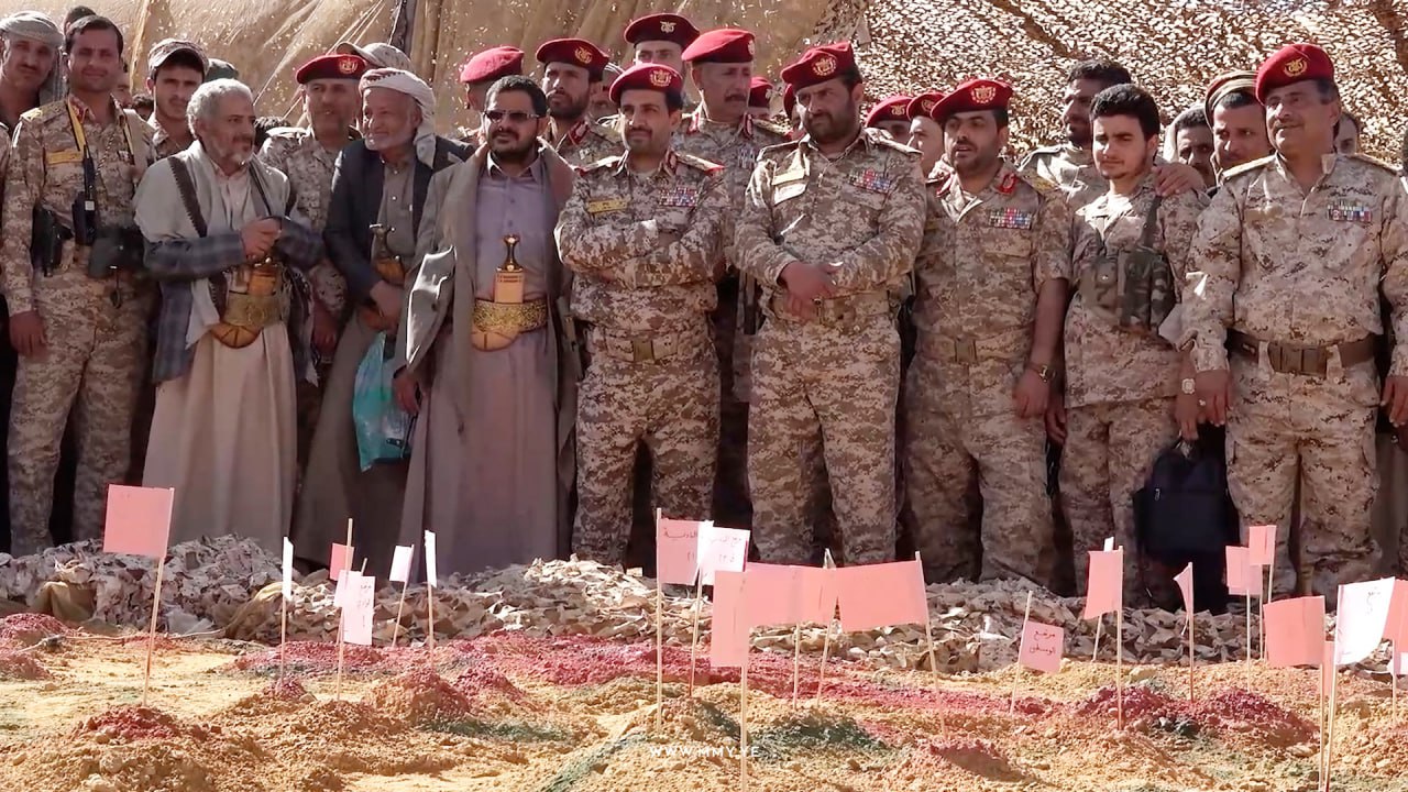 "الصمود بوجه العدوان".. مناورة عسكرية بمشاركة جميع الوحدات العسكرية اليمنية
