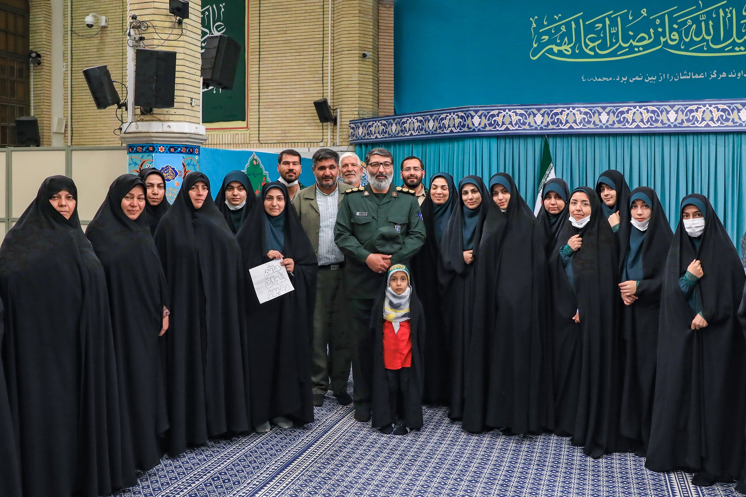 بالصور: الإمام الخامنئي يلتقي أعضاء اللجنة المركزية للمؤتمر الوطني لشهداء سبزوار ونيشابور
