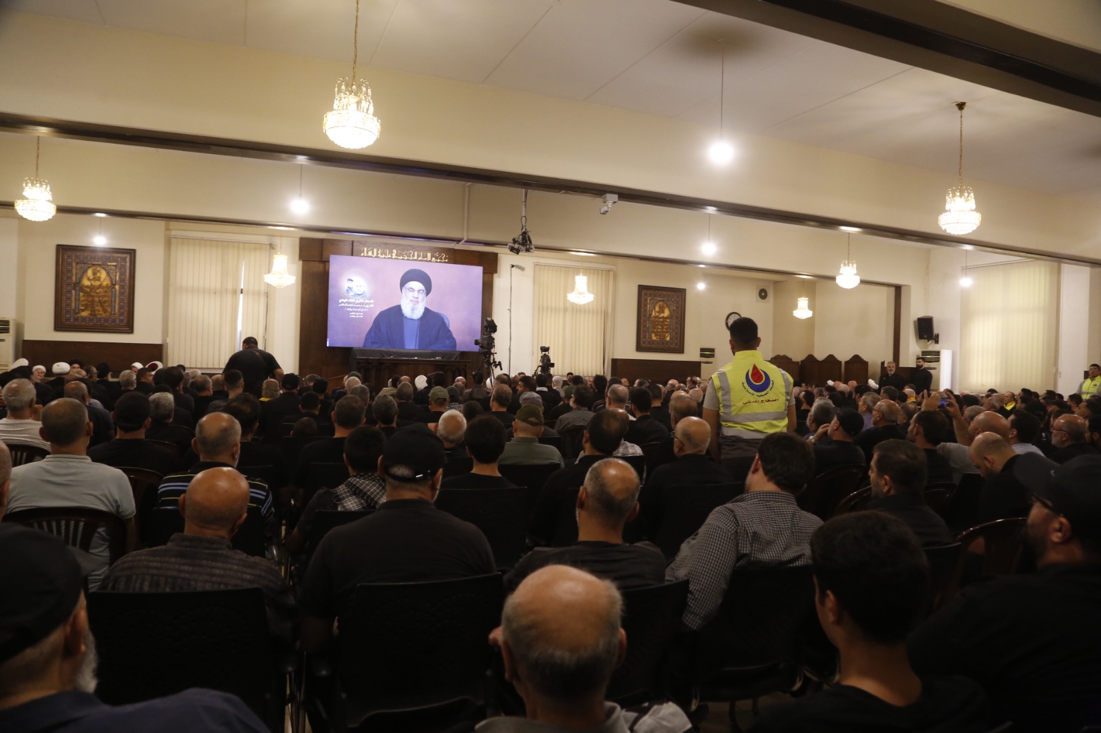 بالصور: الاحتفال التأبيني الذي يقيمه حزب الله للشهيد القائد محمد نعمة ناصر في مجمع الإمام المجتبى