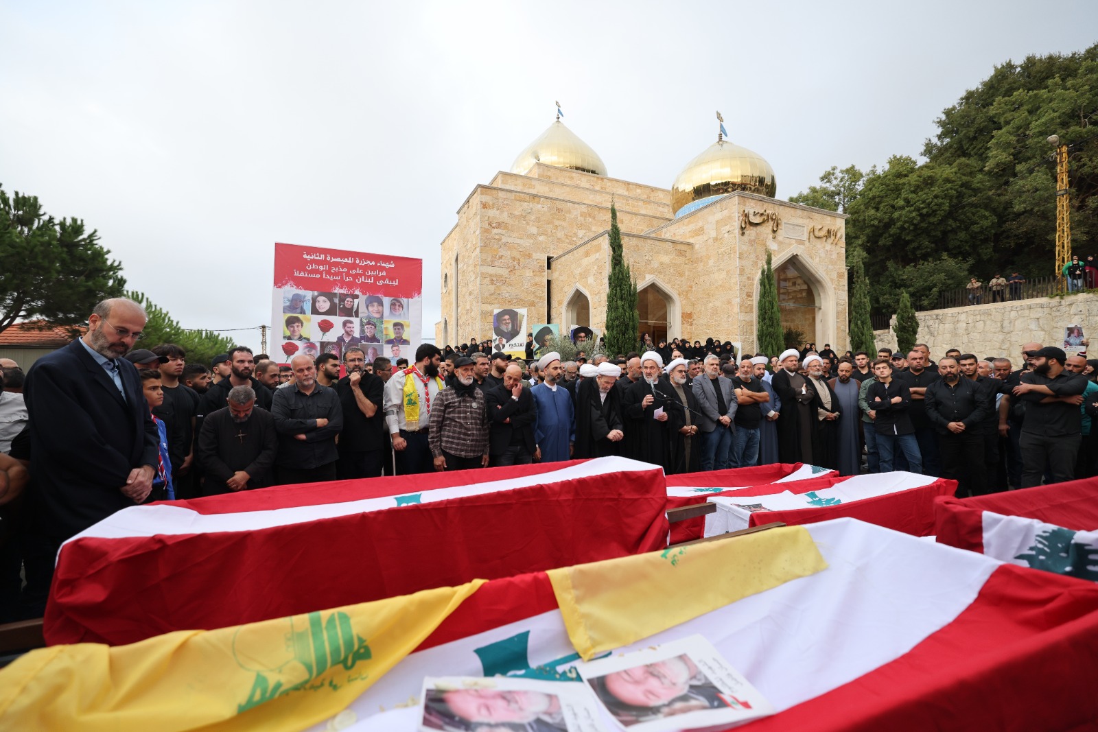 بالصور: تشييع شهداء الغدر الصهيوني في بلدة المعيصرة قضاء كسروان 