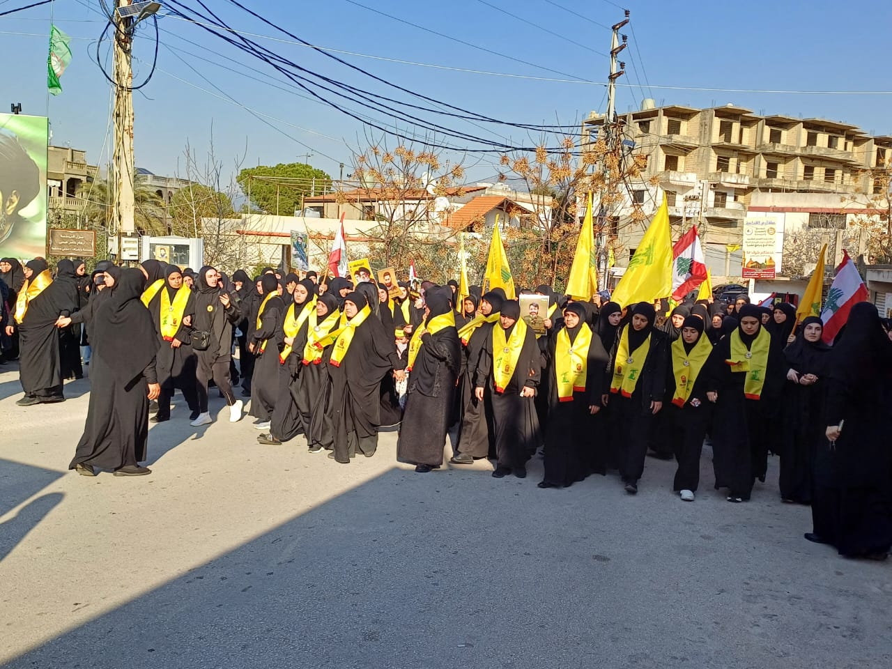 بالصور| حزب الله وأهالي حومين التحتا شيّعوا الشهيد على طريق القدس حسن عزّ الدين 